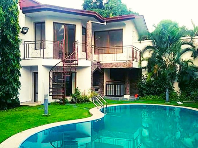 Luxury villa for rent in Kinshasa Gombe