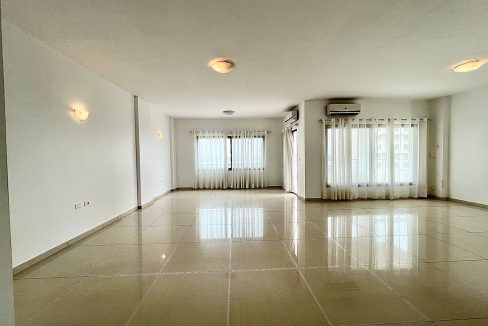 Luxury 3-bedroom apartment for rent as office in Kinshasa