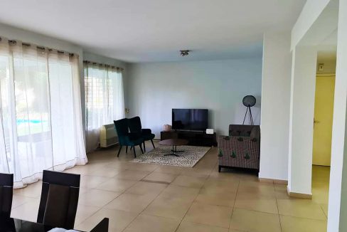 Magnificent 2-bedroom apartment with pool and garden for rent in Kinshasa Gombé