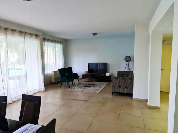 Magnificent 2-bedroom apartment with pool and garden for rent in Kinshasa Gombé