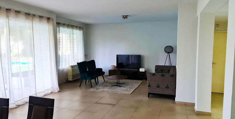 Magnificent 2-bedroom apartment with pool and garden for rent in Kinshasa Gombé