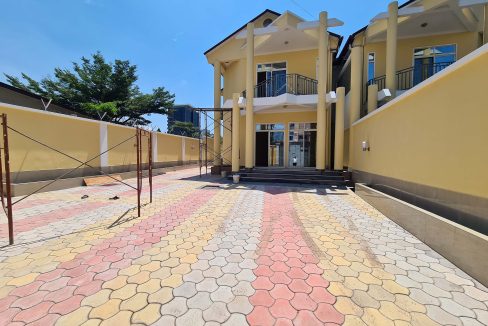 Spacious 4-Bedroom House for Rent in Kinshasa Gombe