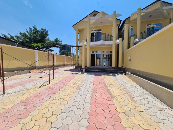 Spacious 4-Bedroom House for Rent in Kinshasa Gombe