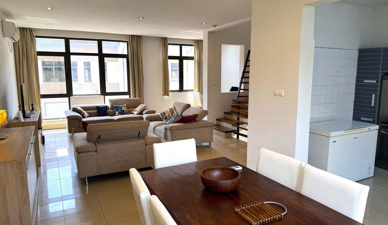 TRIPLEX A LOUER A KINSHASA NGALIEMA.jpg 12
