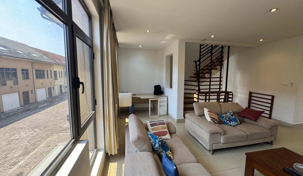 TRIPLEX A LOUER A KINSHASA NGALIEMA.jpg 16