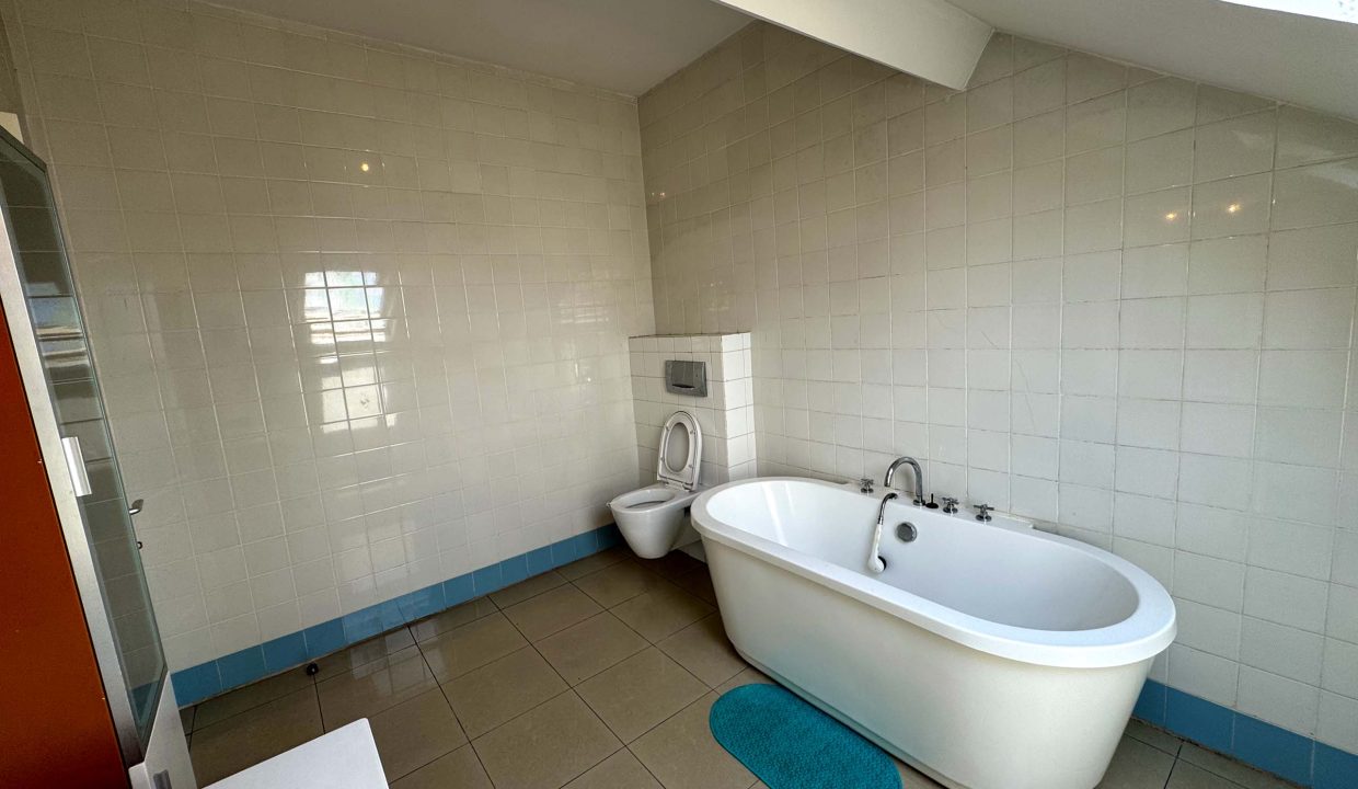 TRIPLEX A LOUER A KINSHASA NGALIEMA.jpg 21