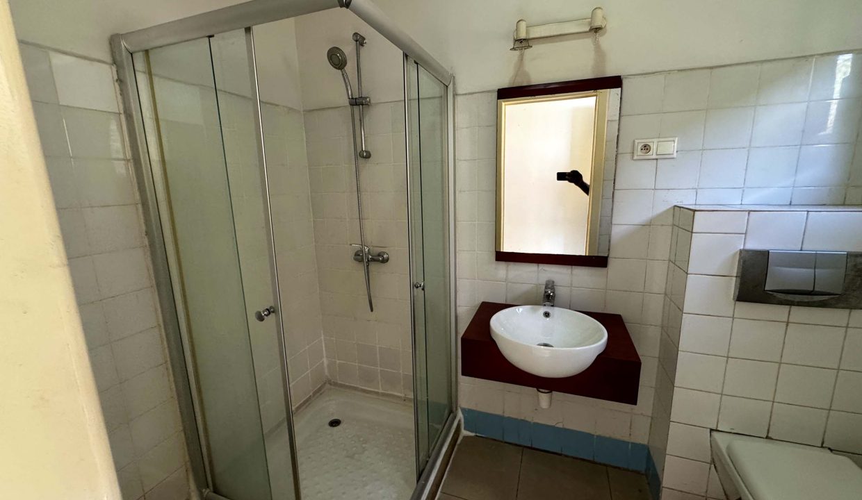 TRIPLEX A LOUER A KINSHASA NGALIEMA.jpg 3