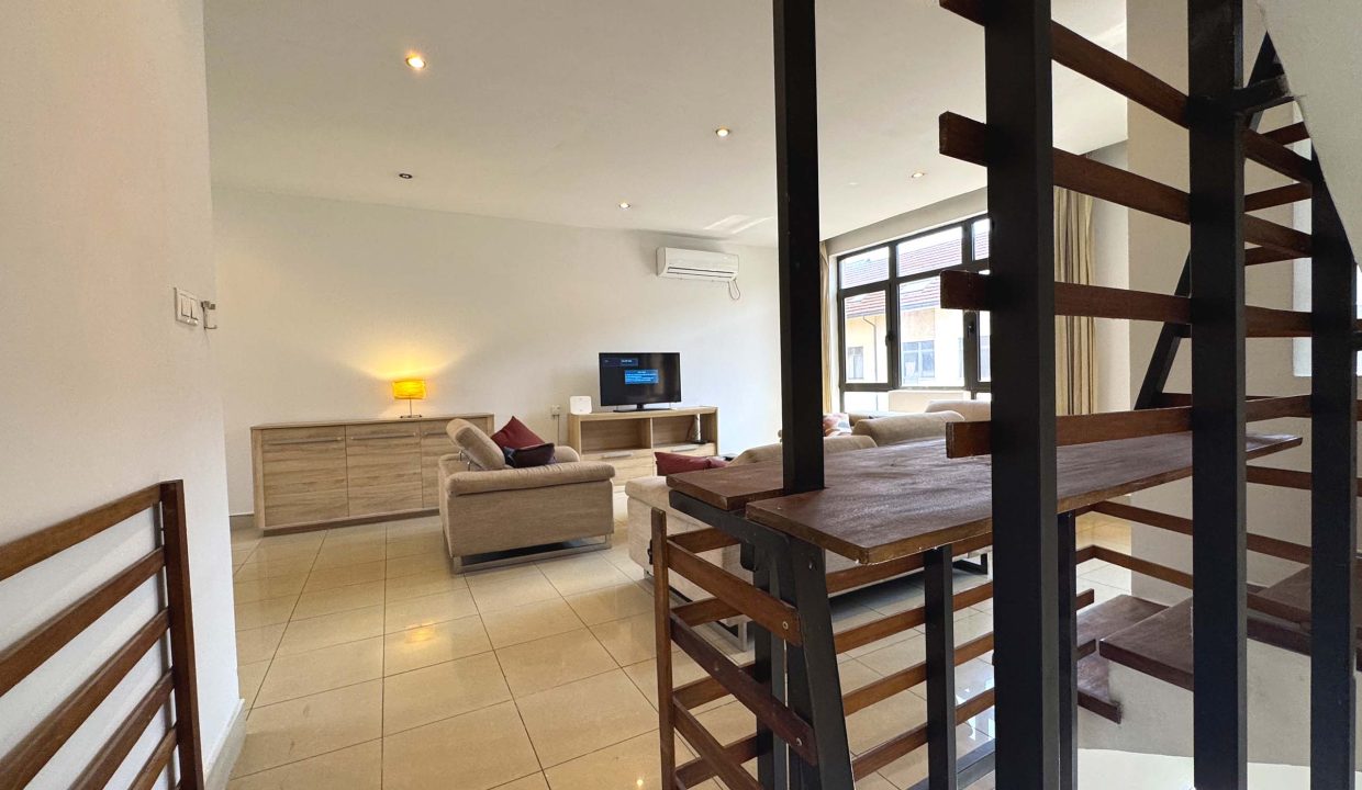 TRIPLEX A LOUER A KINSHASA NGALIEMA.jpg 8
