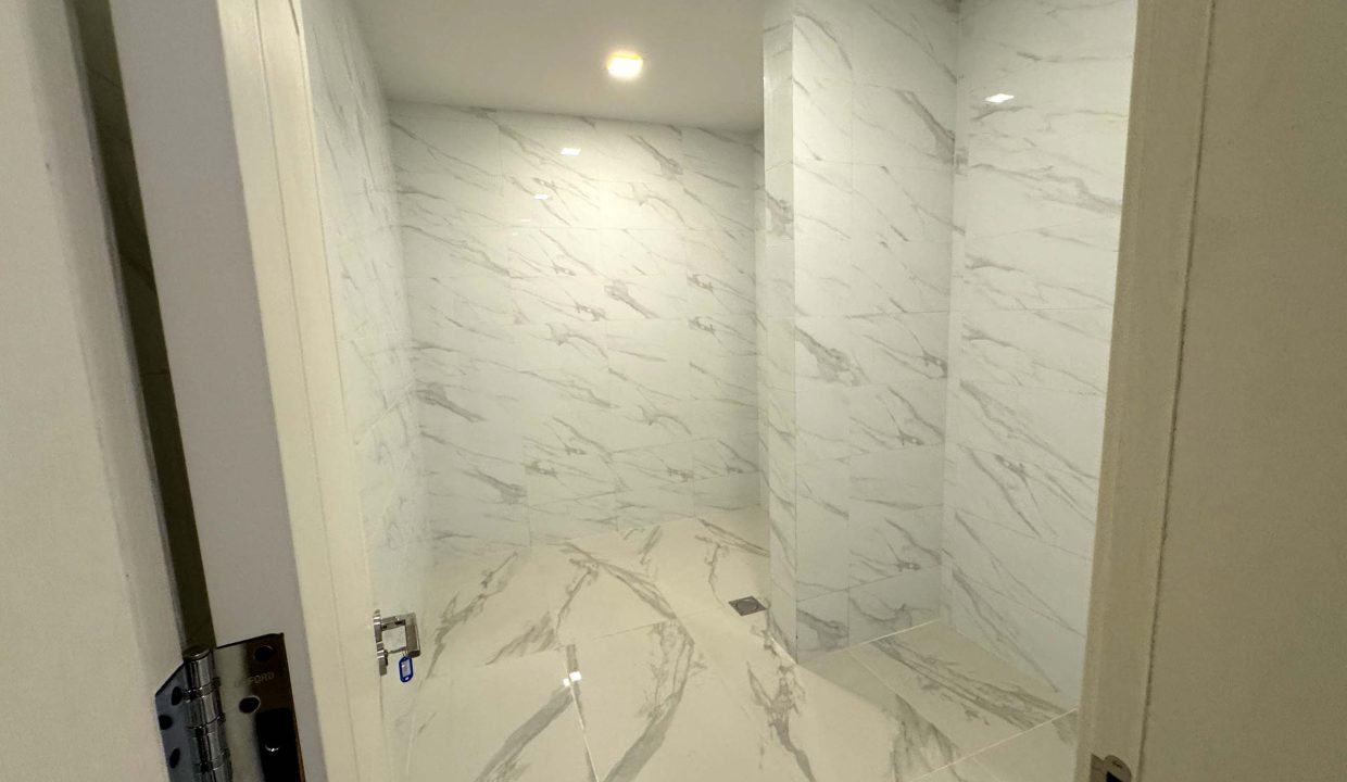 PENTHOUSE À KINSHASA GOMBÉ.jpg 31