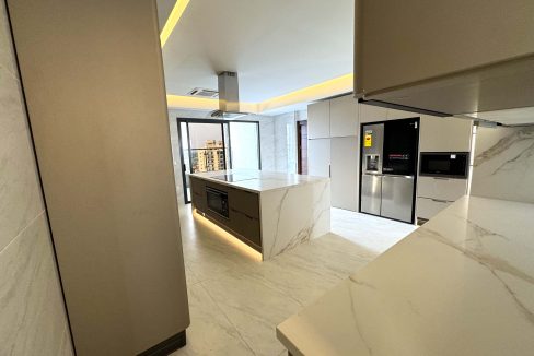 EXCLUSIVE 20-YEAR LEASE OPPORTUNITY: ULTRA-LUXURY PENTHOUSE IN KINSHASA